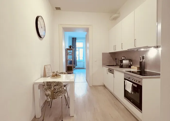 Servus Homes - Metro Stadthalle Viena